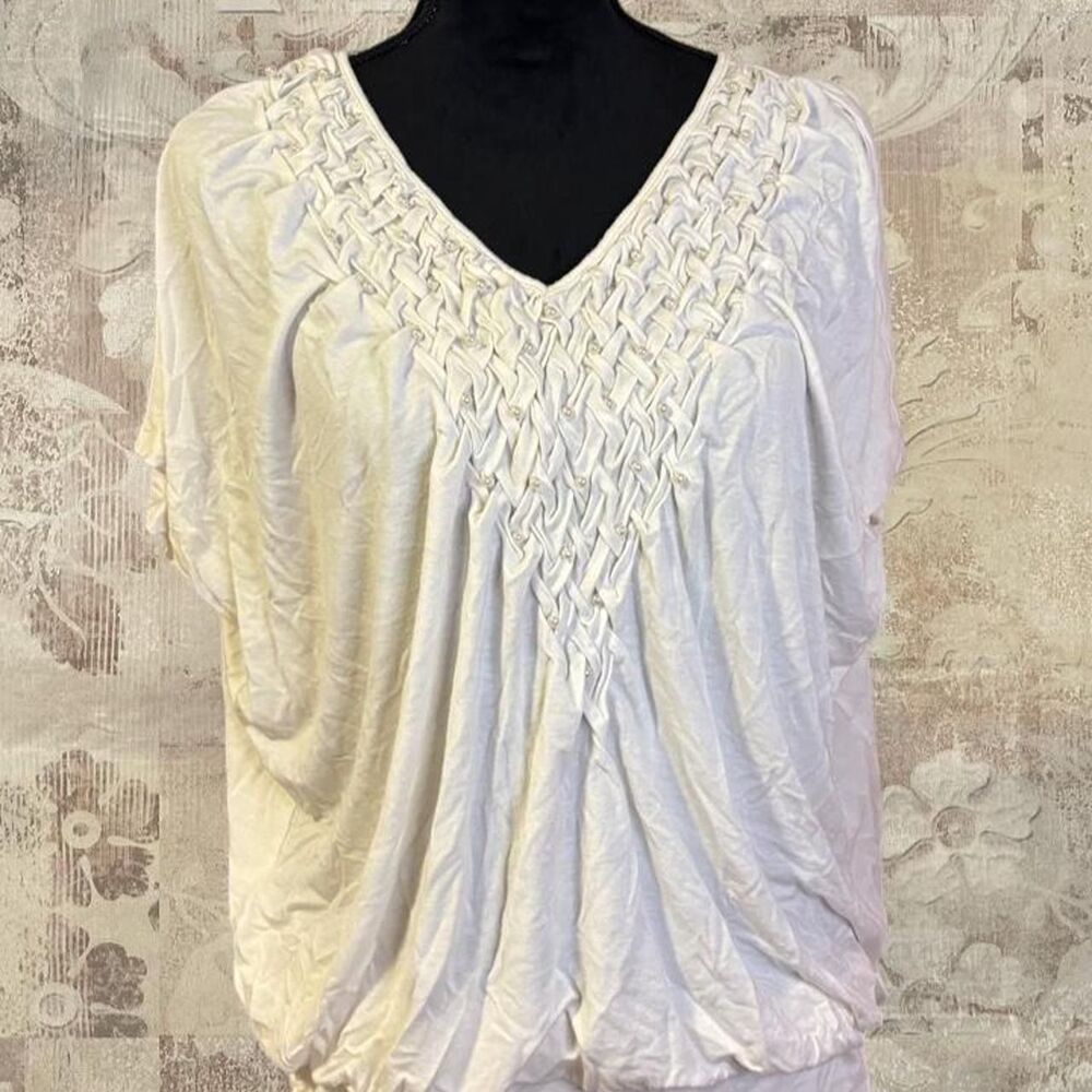 Rampage Women's White and Cream Blouse